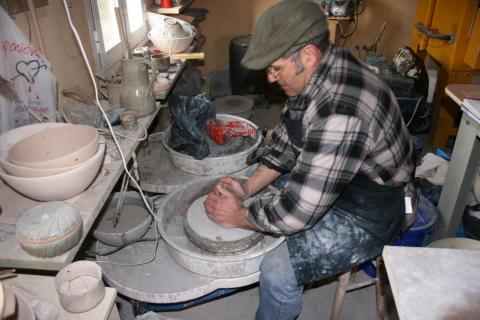 Últimas prazas para participar nos cursos monográficos de cerámica e cestaría organizados polo Concello de Lousame